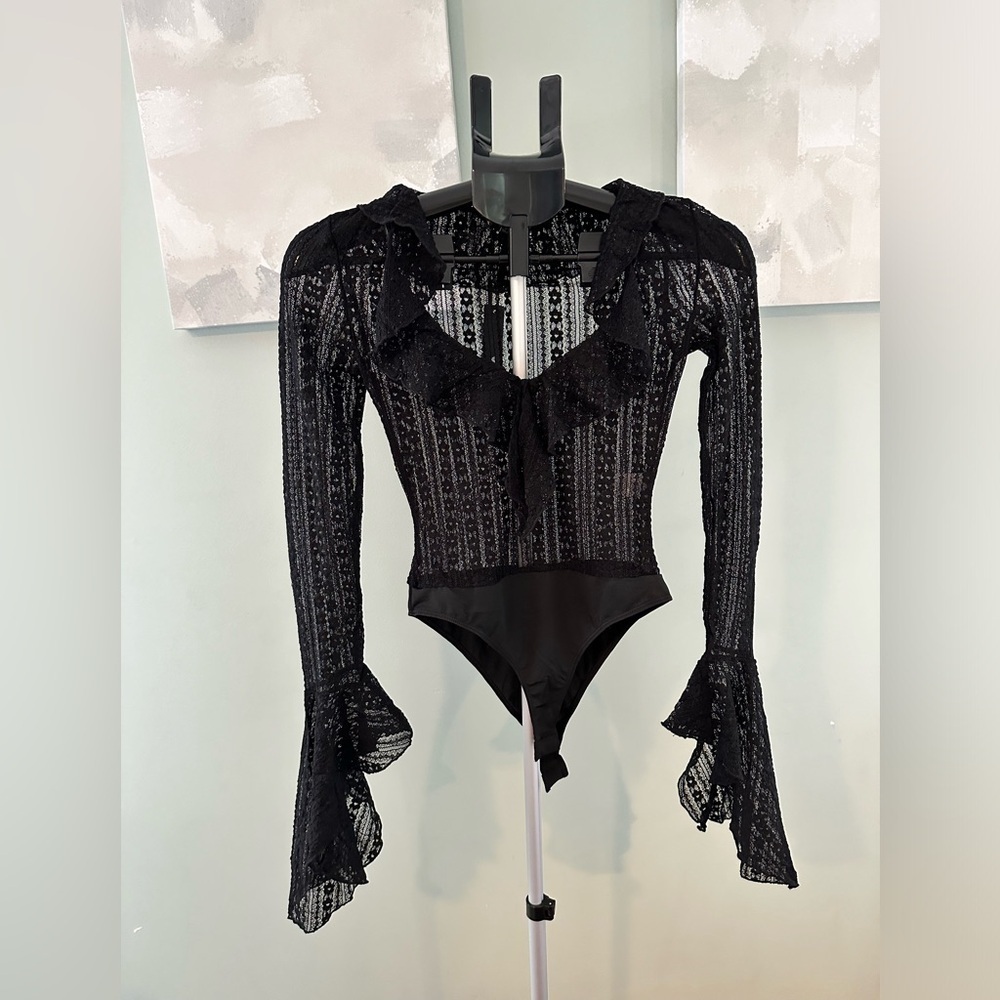 NWT BLACK RUFFLE LACE LONG DRAMATIC SLEEVE BODYSUIT
